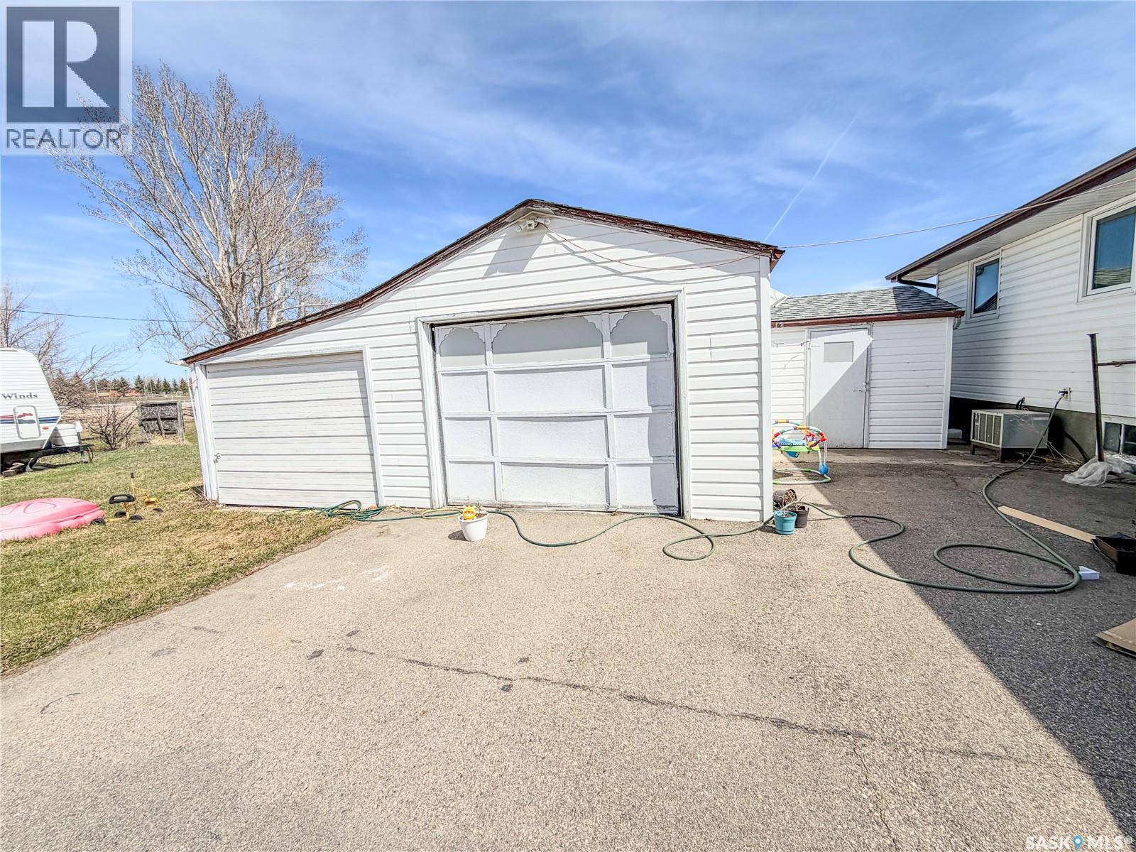 128 9th Avenue E, Melville, Saskatchewan  S0A 2P0 - Photo 3 - SK035625