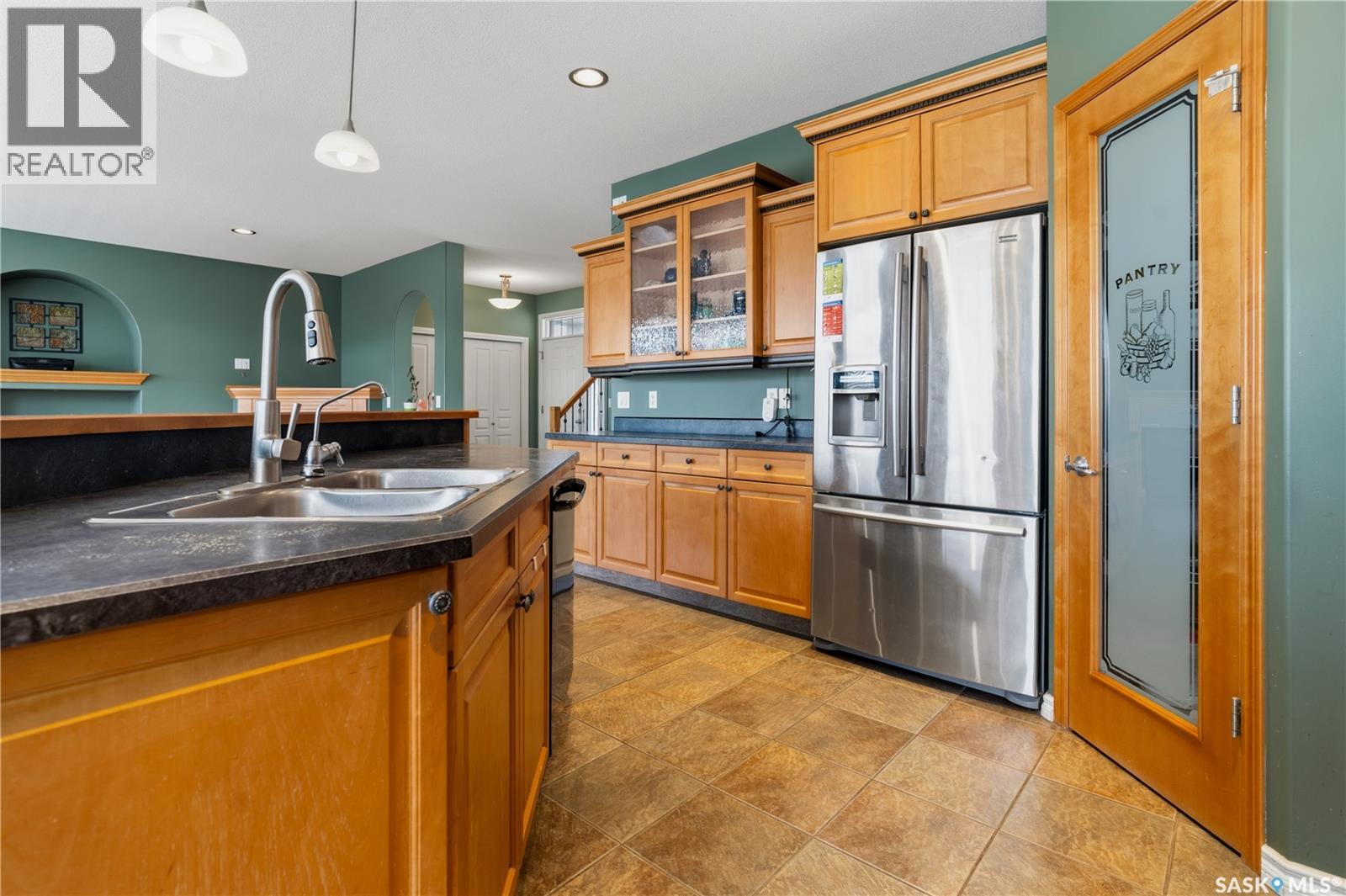 8609 Sherwood Drive, Regina, Saskatchewan  S4Y 1A5 - Photo 6 - SK035554