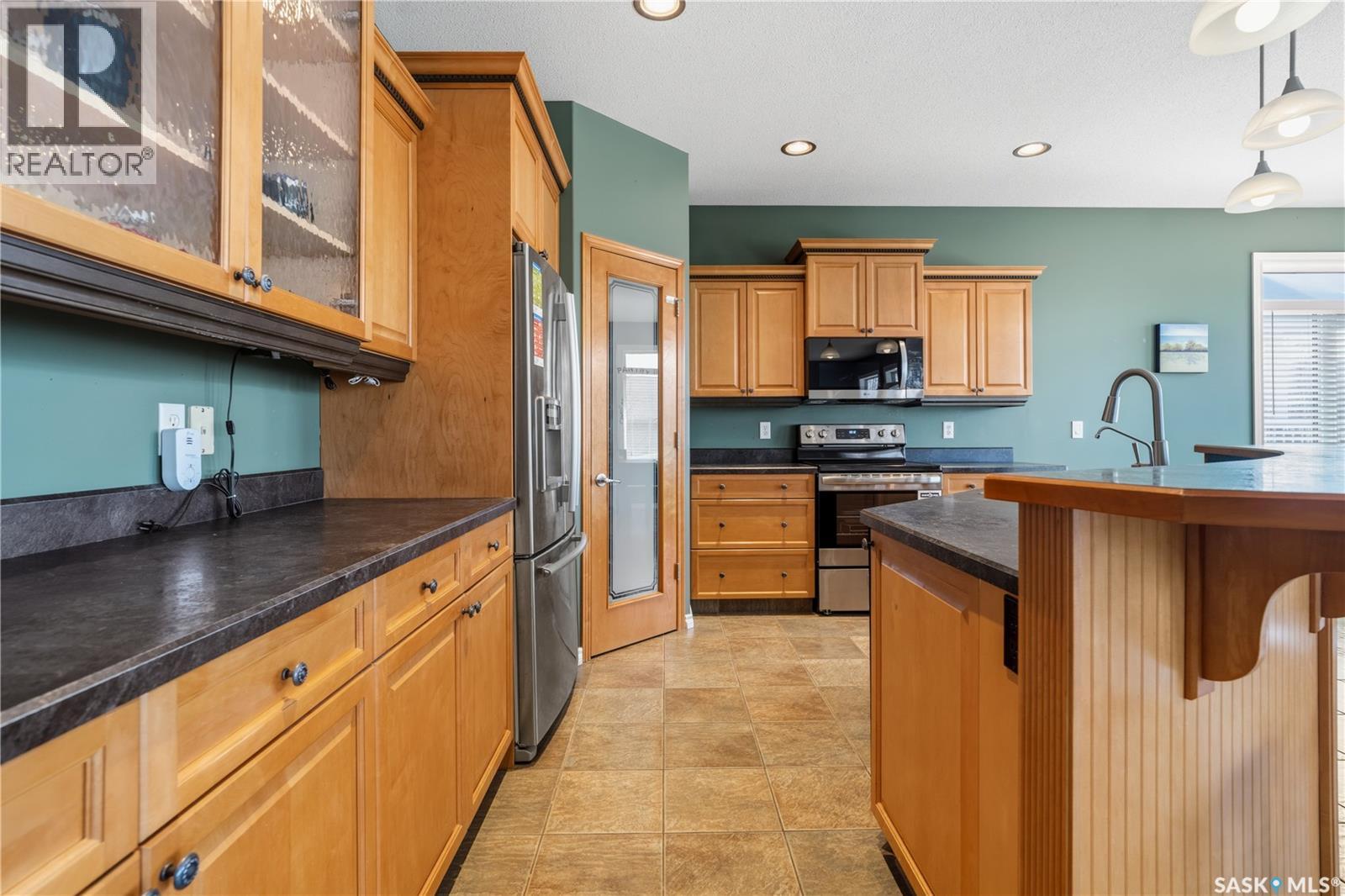 8609 Sherwood Drive, Regina, Saskatchewan  S4Y 1A5 - Photo 4 - SK035554