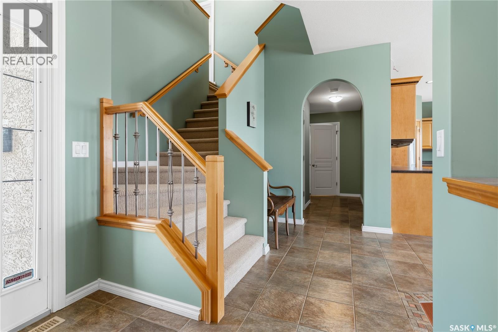 8609 Sherwood Drive, Regina, Saskatchewan  S4Y 1A5 - Photo 2 - SK035554