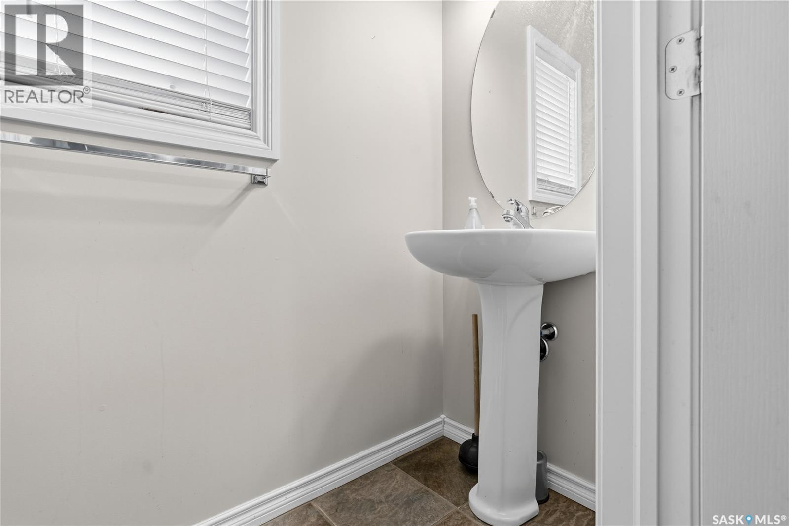 8609 Sherwood Drive, Regina, Saskatchewan  S4Y 1A5 - Photo 12 - SK035554