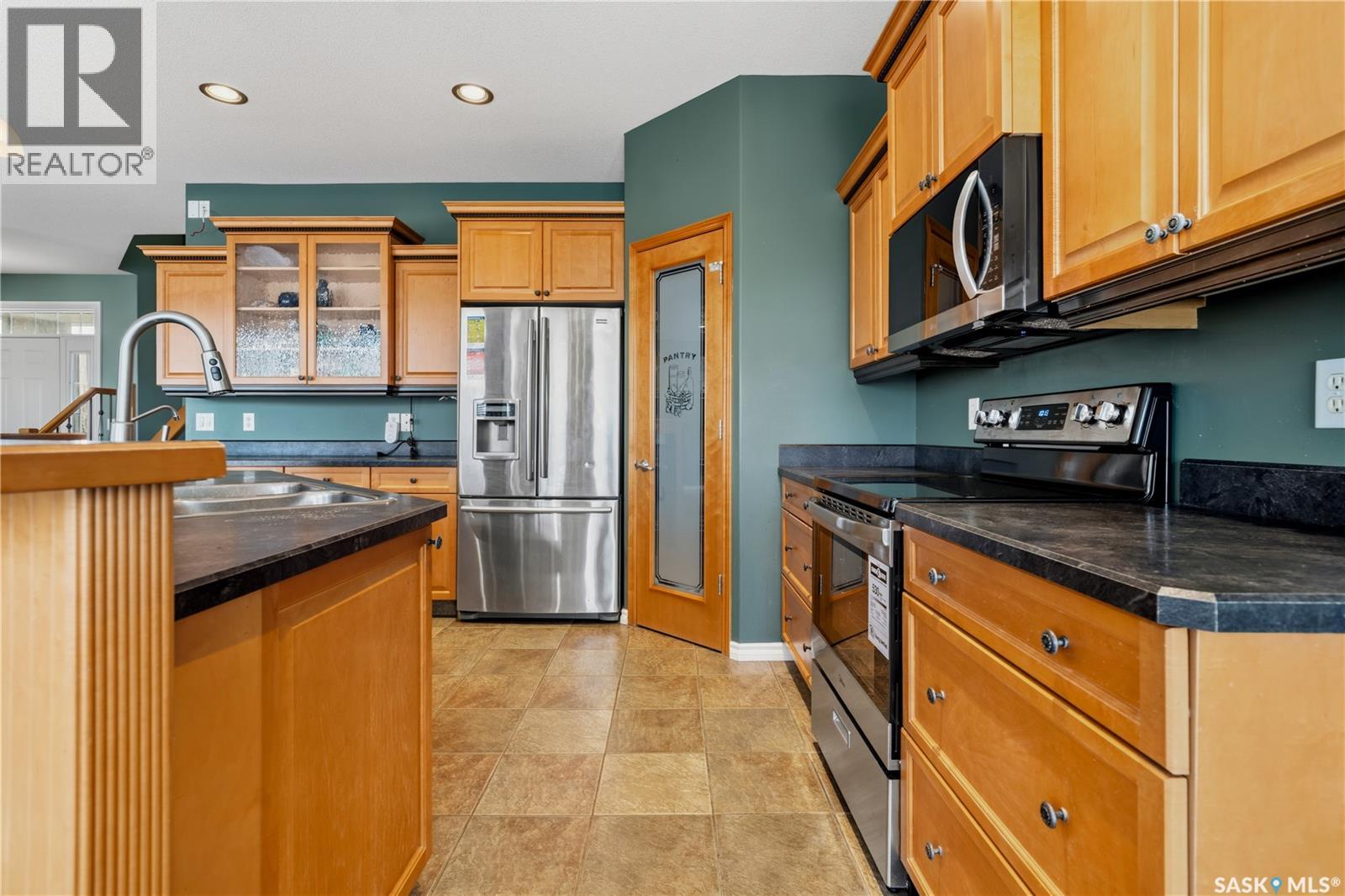 8609 Sherwood Drive, Regina, Saskatchewan  S4Y 1A5 - Photo 5 - SK035554