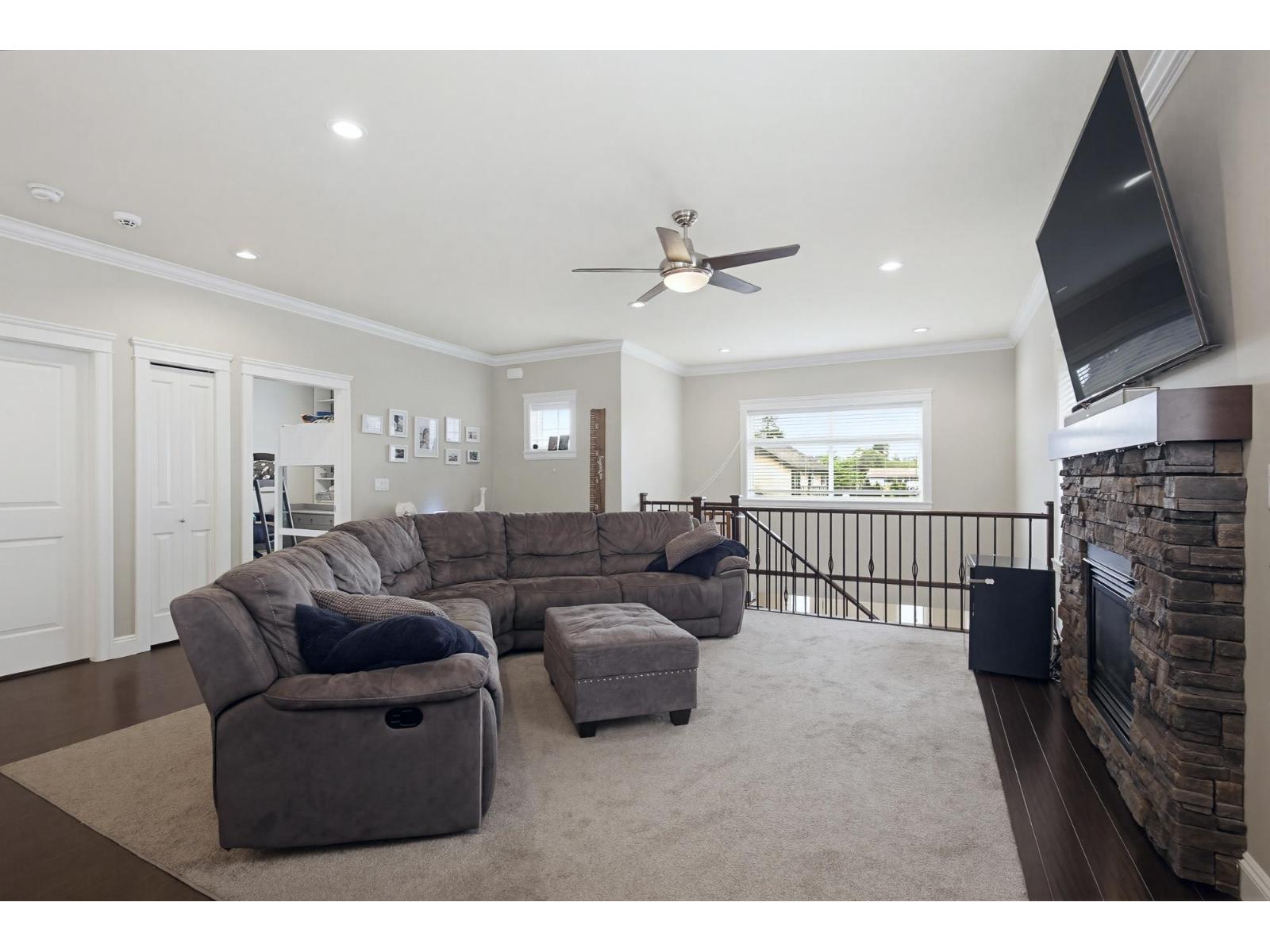 32901 Sylvia Avenue, Mission, British Columbia V2V 0C9 - Photo 4 - R3122173