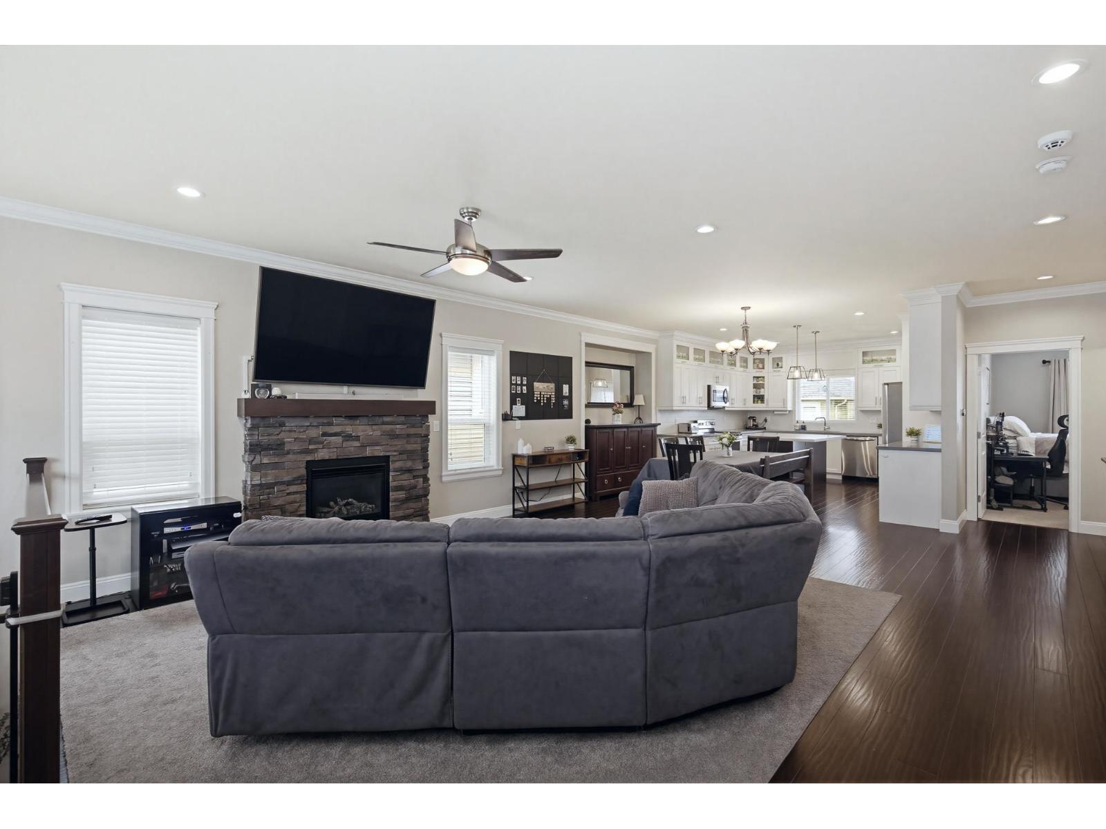 32901 Sylvia Avenue, Mission, British Columbia V2V 0C9 - Photo 6 - R3122173