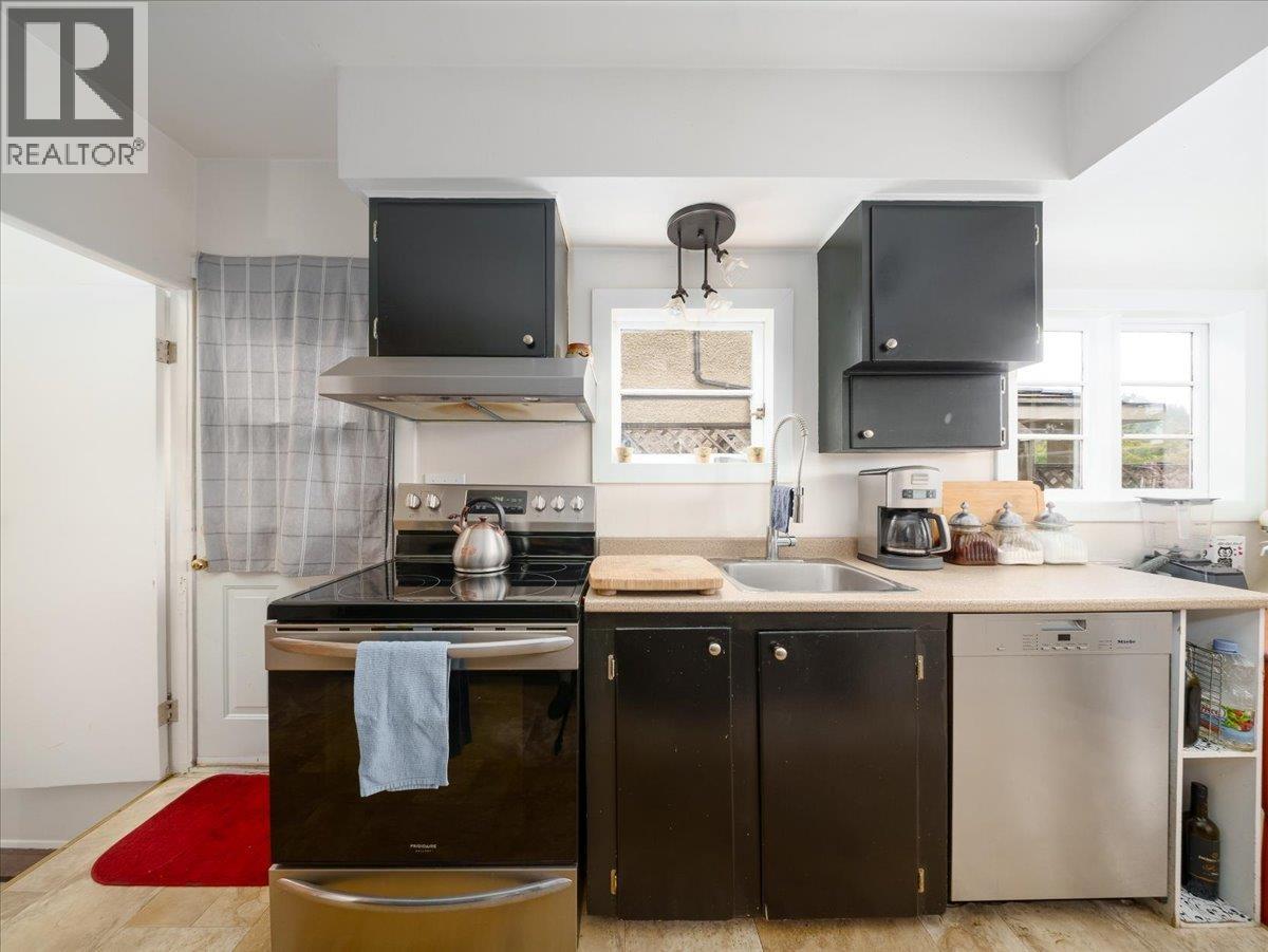 322 E 25th Street, North Vancouver, British Columbia  V7N 1A3 - Photo 11 - R3122175