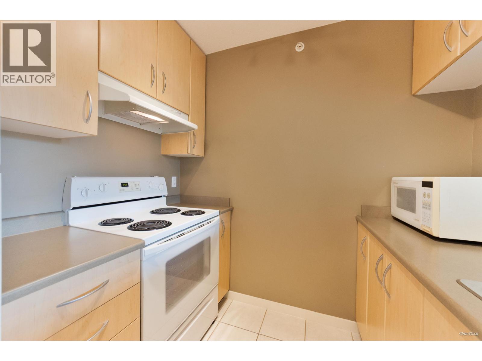 312 3663 Crowley Drive, Vancouver, British Columbia  V5R 6H4 - Photo 3 - R3122089