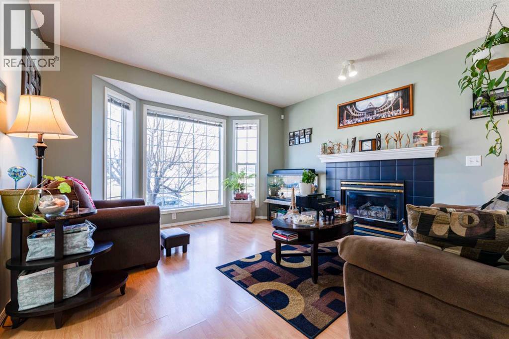 198 Somerside Park SW, Calgary, Alberta  T2Y 3G3 - Photo 3 - A2310201