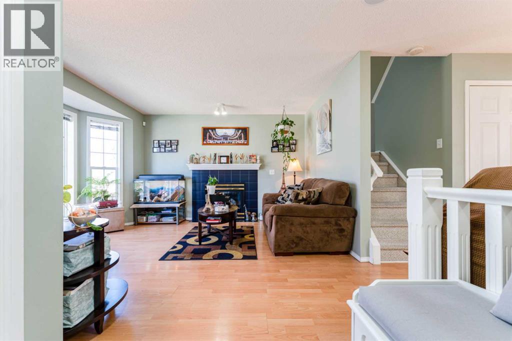 198 Somerside Park SW, Calgary, Alberta  T2Y 3G3 - Photo 2 - A2310201