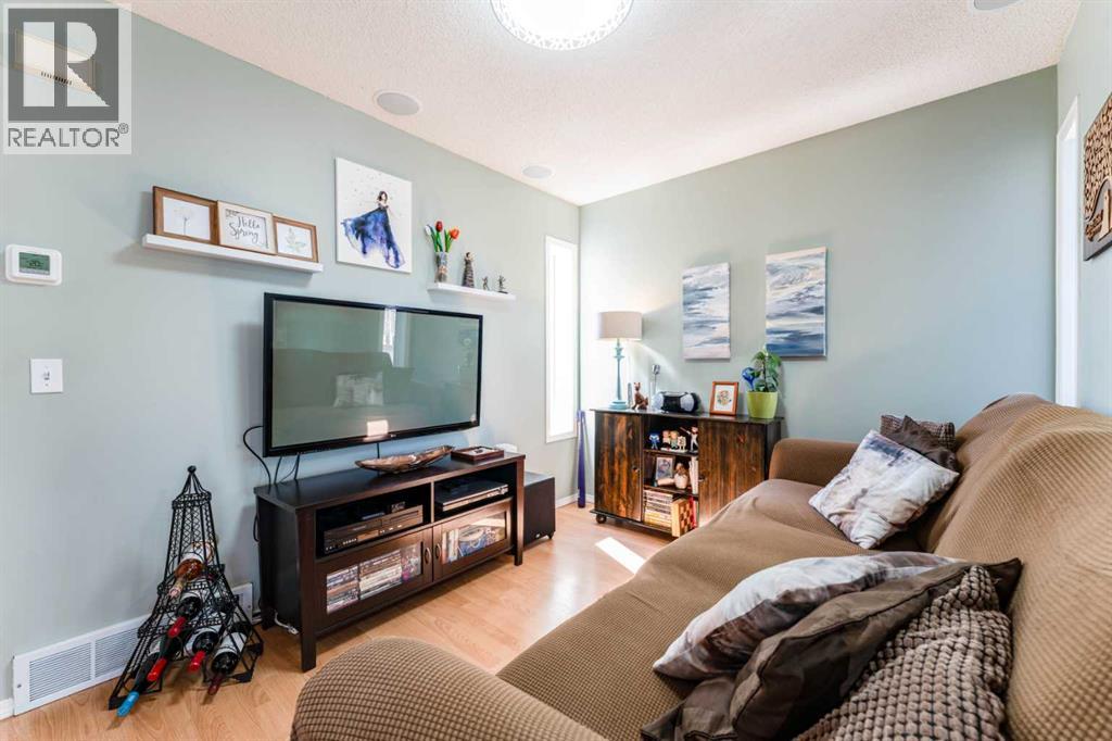 198 Somerside Park SW, Calgary, Alberta  T2Y 3G3 - Photo 10 - A2310201