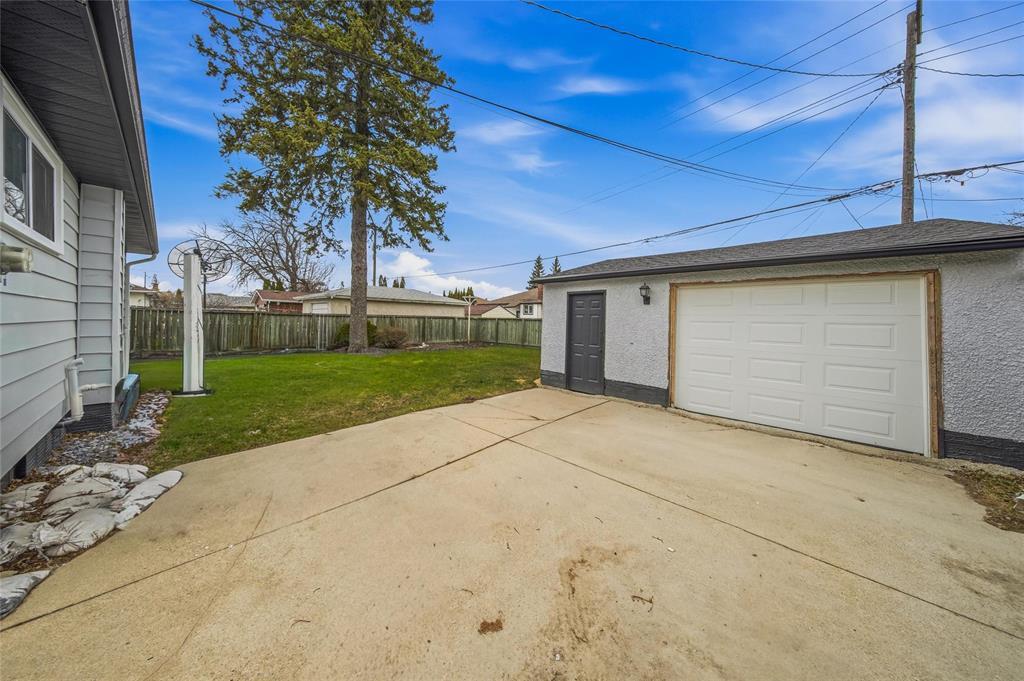 3 Cherryhill Road, Winnipeg, Manitoba  R2V 2L1 - Photo 2 - 202610057