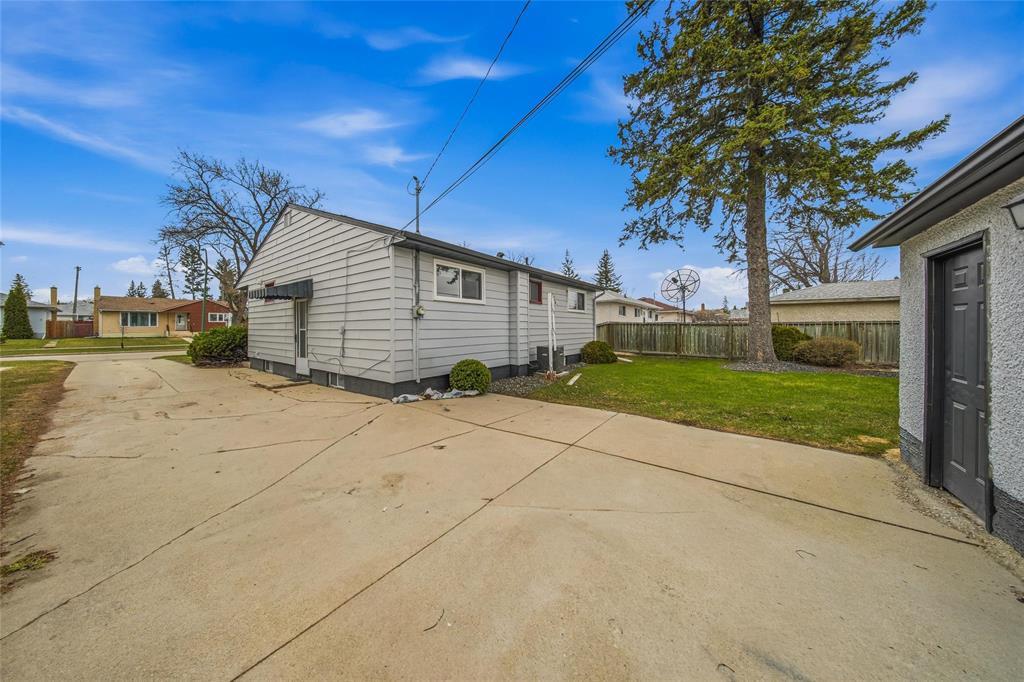 3 Cherryhill Road, Winnipeg, Manitoba  R2V 2L1 - Photo 31 - 202610057