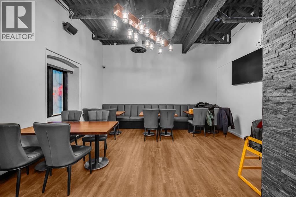320 16 Avenue NW, Calgary, Alberta  T2M 0H6 - Photo 2 - A2310157