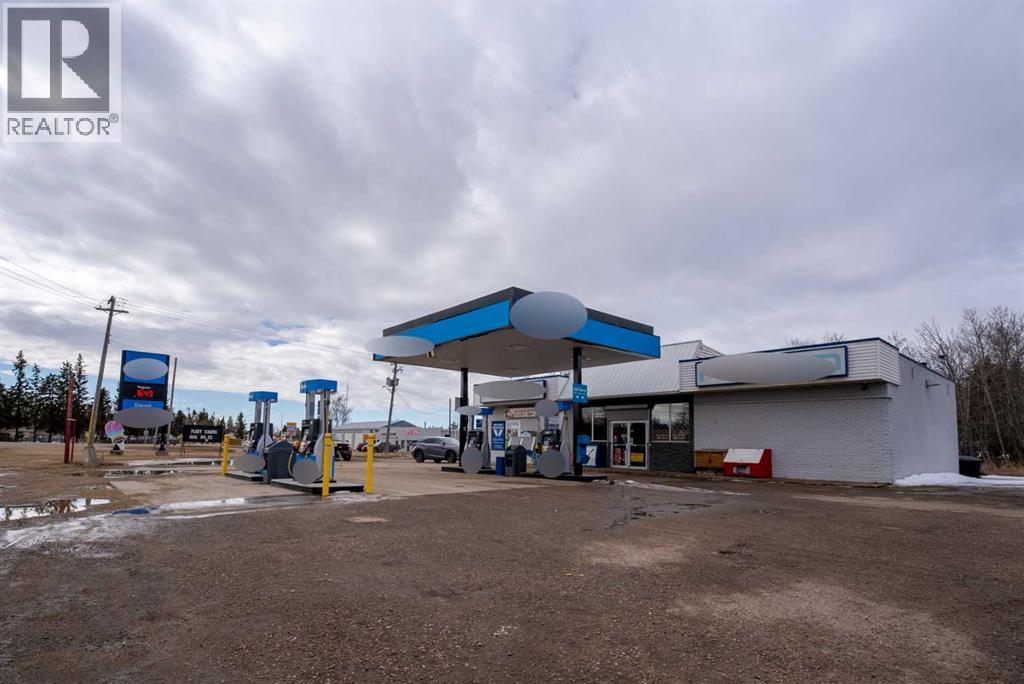 5702 2a Highway, Ponoka, Alberta  T4J 1M1 - Photo 2 - A2271005