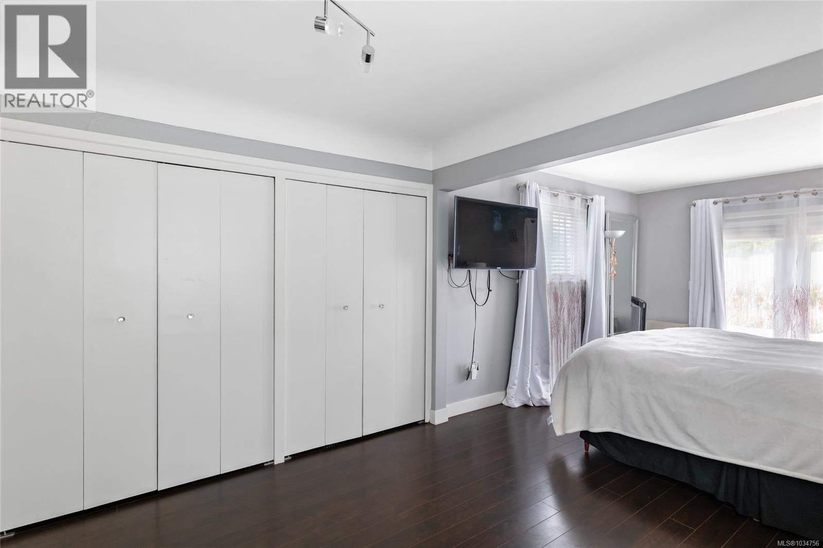 730 Burnside Rd W, Saanich, British Columbia  V8Z 1N1 - Photo 13 - 1034756