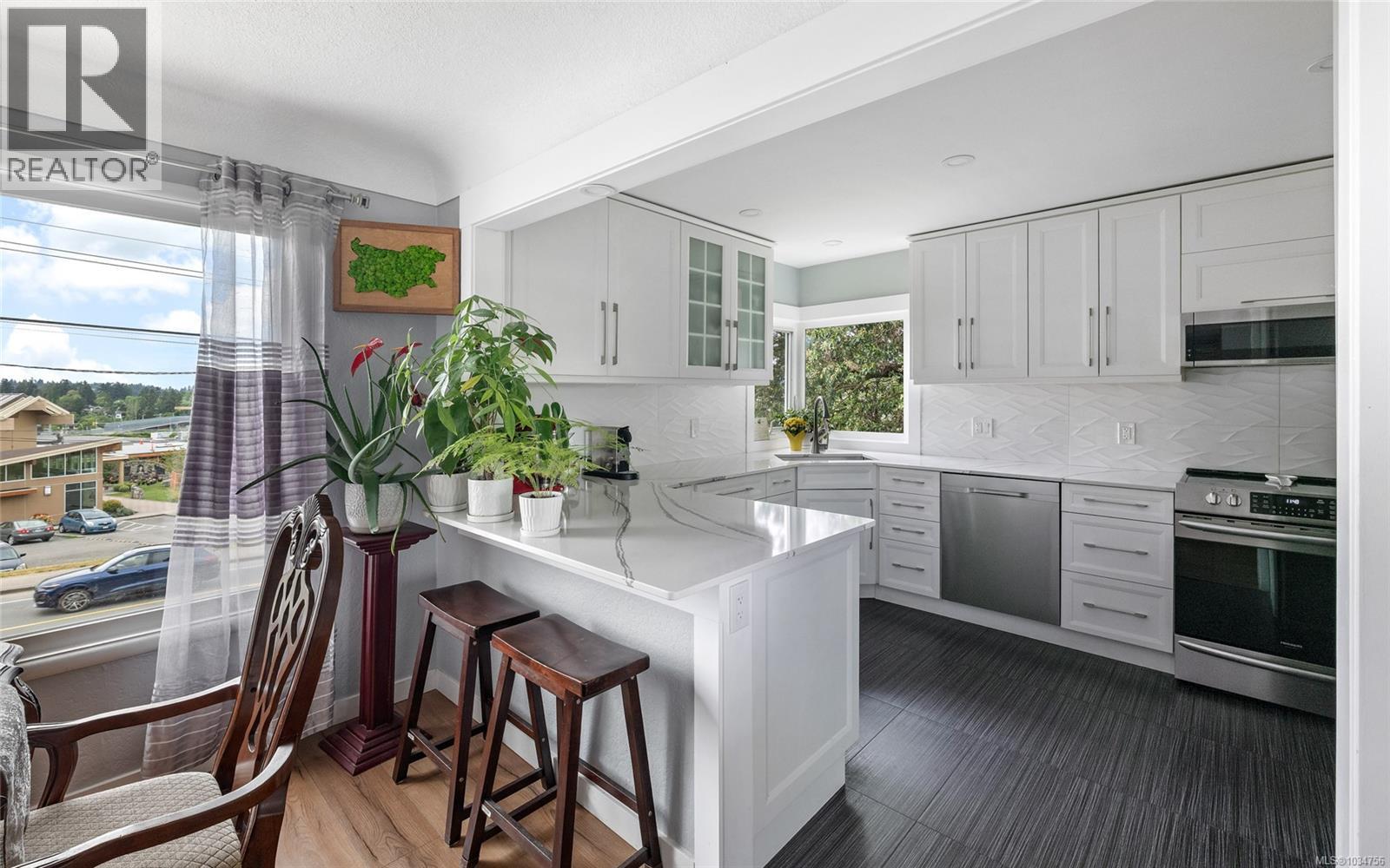730 Burnside Rd W, Saanich, British Columbia  V8Z 1N1 - Photo 4 - 1034756