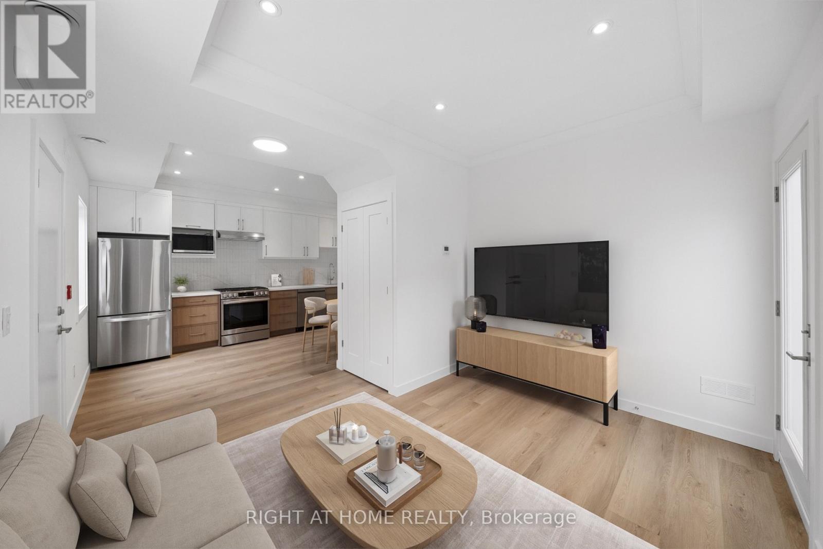 10 - 91 Barton Avenue, Toronto, Ontario  M6G 1P7 - Photo 2 - C13088082