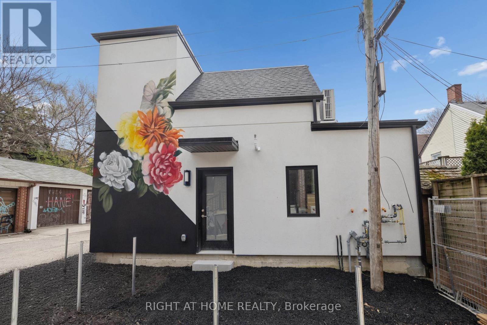 10 - 91 Barton Avenue, Toronto, Ontario  M6G 1P7 - Photo 16 - C13088082