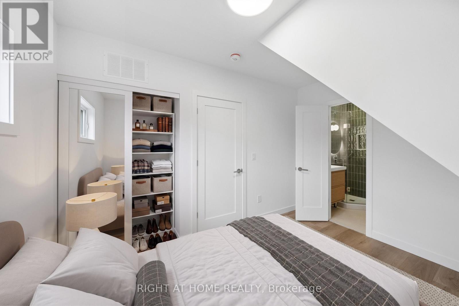 10 - 91 Barton Avenue, Toronto, Ontario  M6G 1P7 - Photo 12 - C13088082