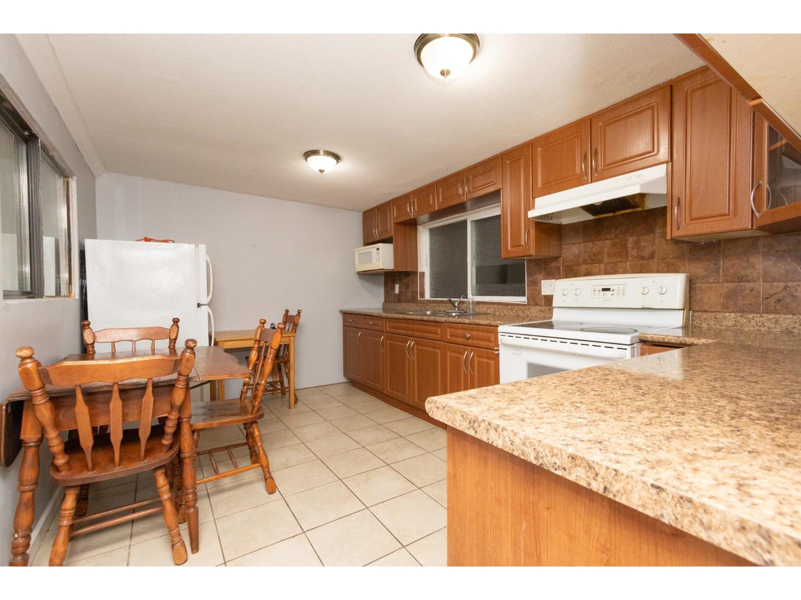 10230 128 Street, Surrey, British Columbia  V3T 2Z3 - Photo 4 - R3083821