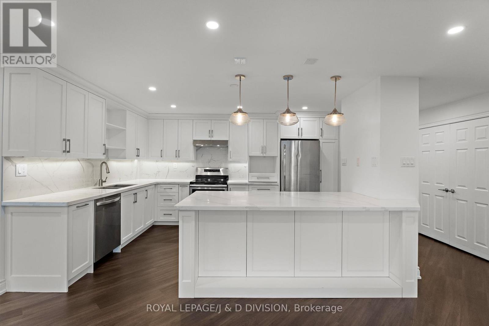 1201 - 33 ELMHURST AVENUE, Toronto, Ontario