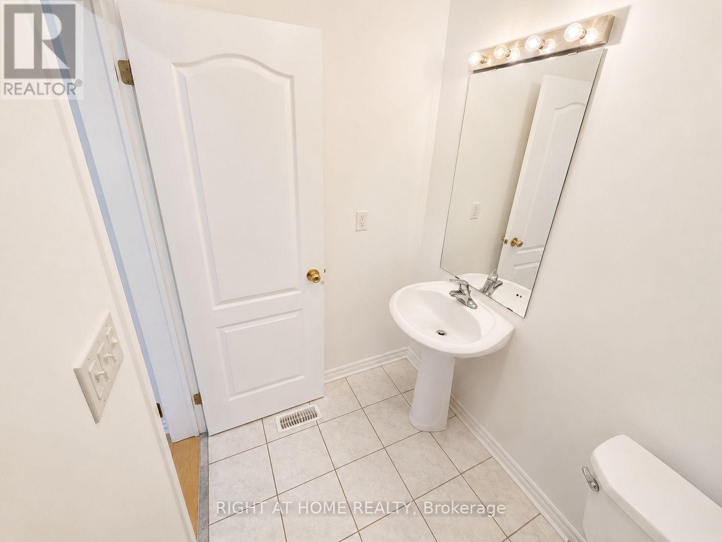 50 Jack Evelyn Wiggins Drive, Toronto, Ontario M3J 0E8 - Photo 5 - W13026644