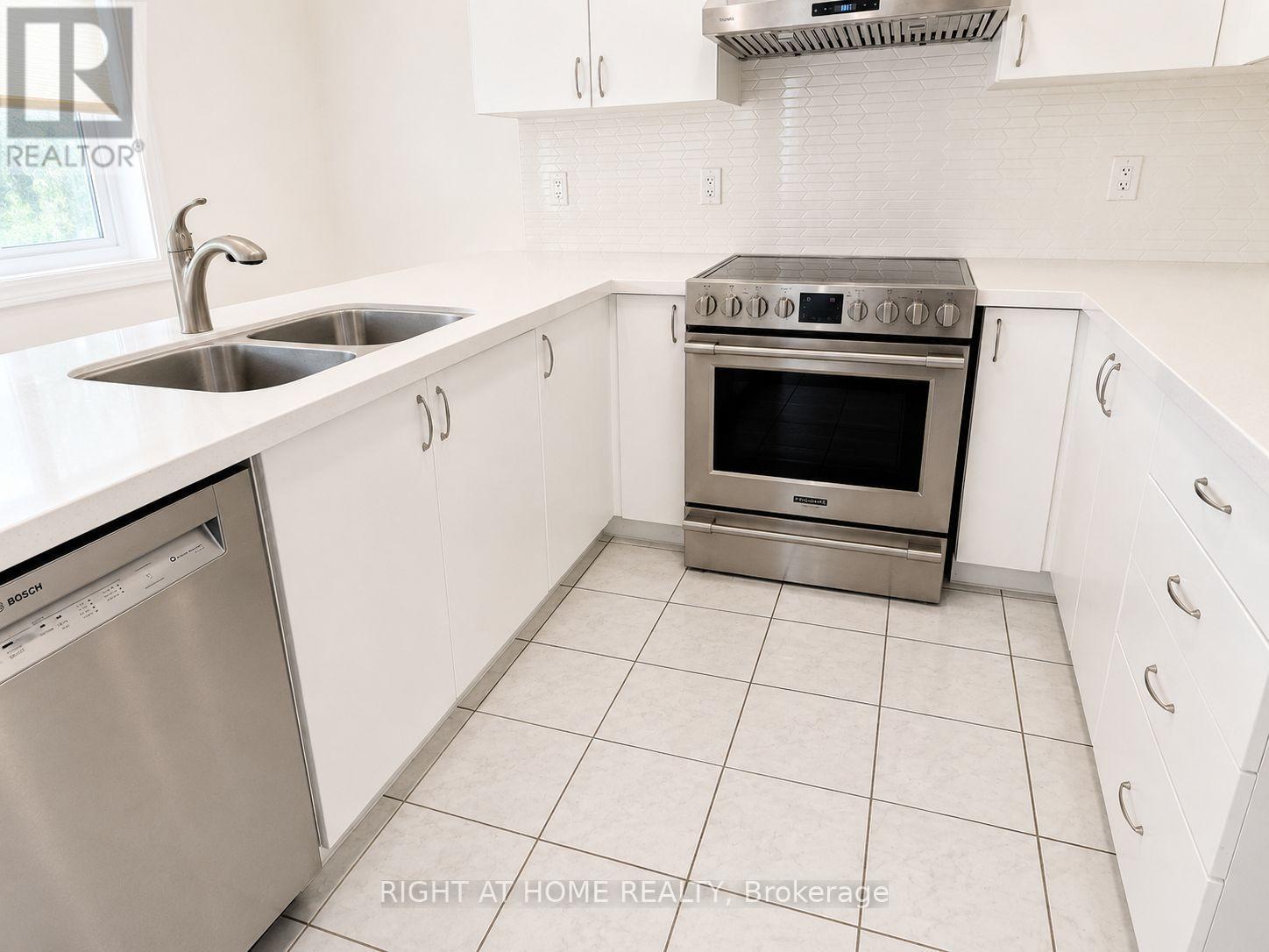 50 Jack Evelyn Wiggins Drive, Toronto, Ontario M3J 0E8 - Photo 4 - W13026644