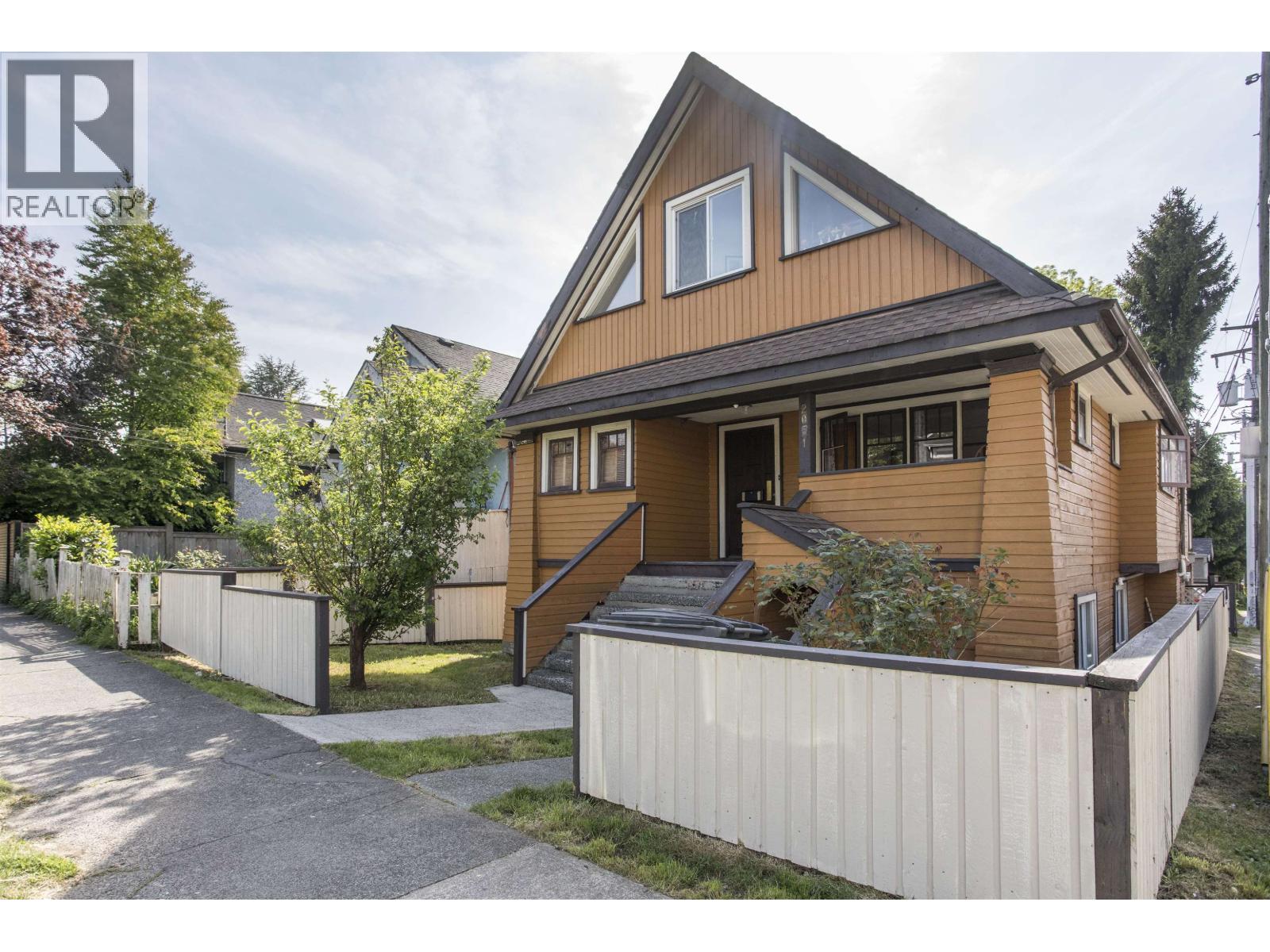 2051 STEPHENS STREET, Vancouver, British Columbia