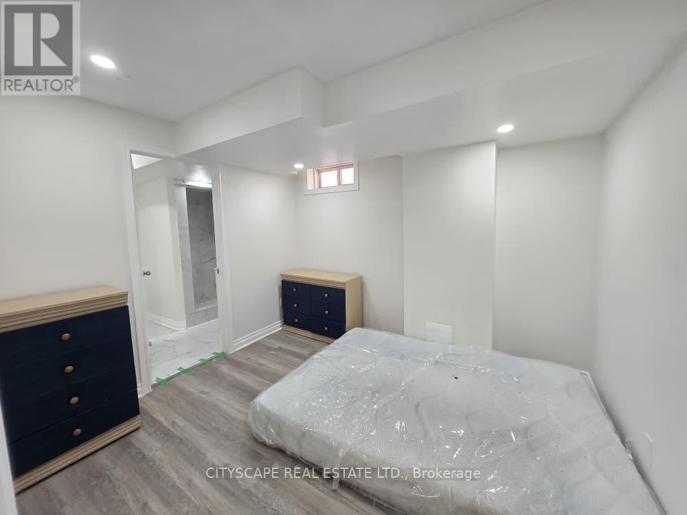 Lower - 16 Angelgate Road, Brampton, Ontario L6Y 0X8 - Photo 5 - W13048946