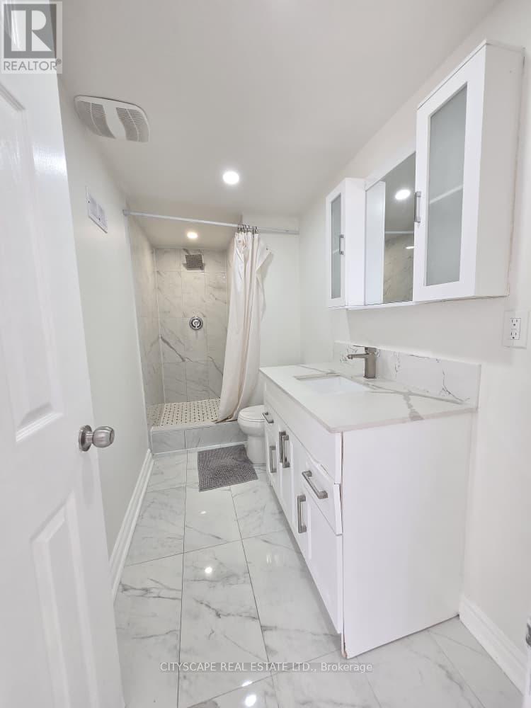 Lower - 16 Angelgate Road, Brampton, Ontario L6Y 0X8 - Photo 4 - W13048946