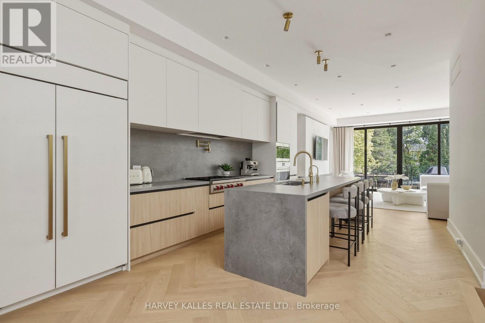 261 St Germain Avenue, Toronto, Ontario  M5M 1W4 - Photo 11 - C13113422