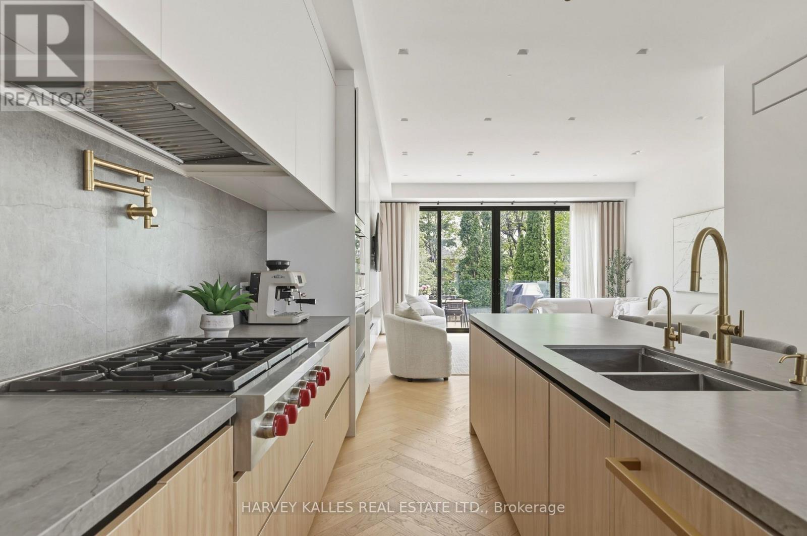 261 St Germain Avenue, Toronto, Ontario  M5M 1W4 - Photo 12 - C13113422