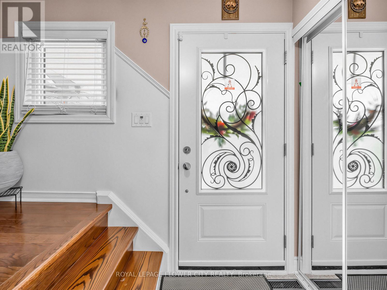 16 Blossom Avenue, Brampton, Ontario  L6X 2W3 - Photo 6 - W13087492