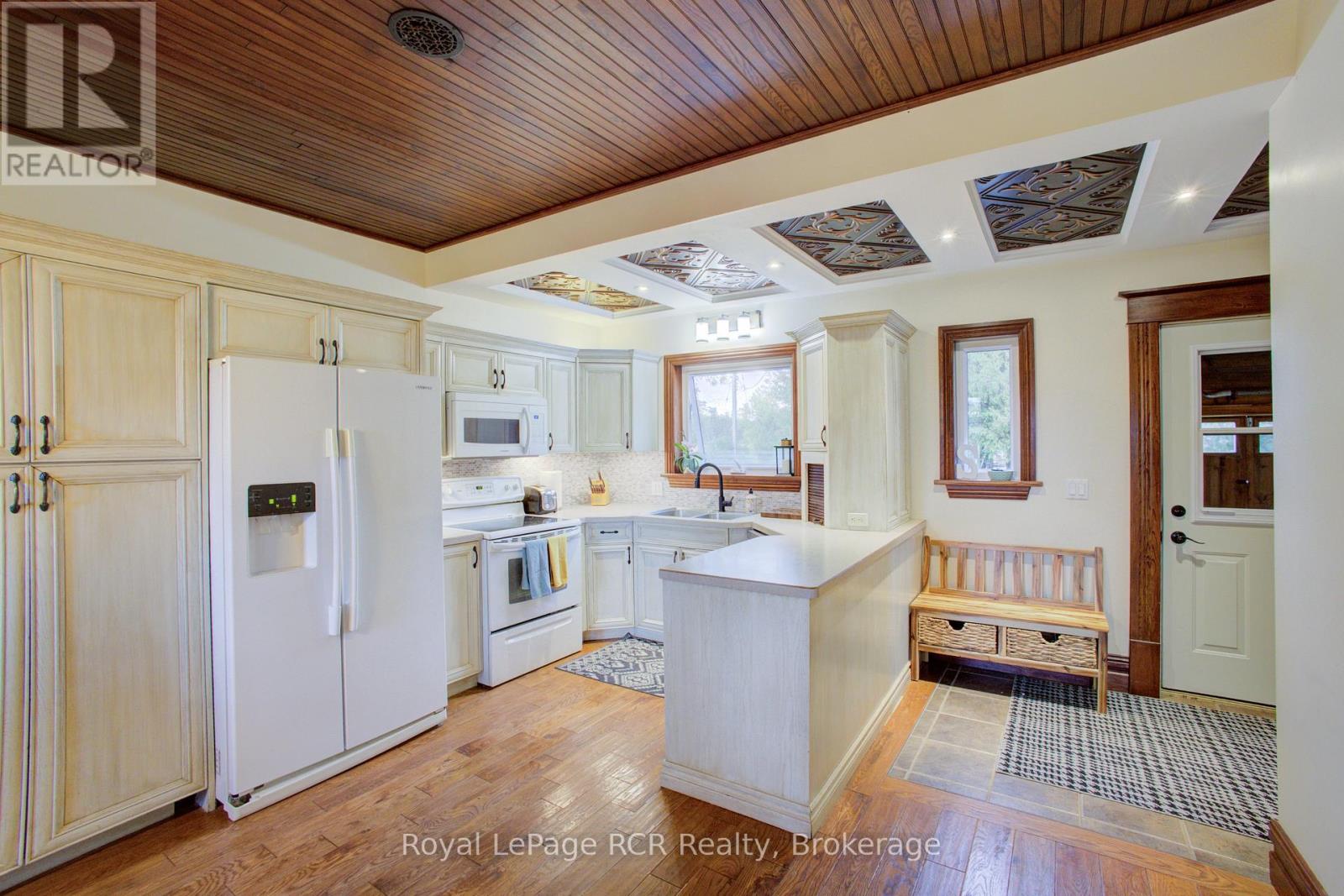 8220 Line 8, Wellington North, Ontario  N0G 2E0 - Photo 8 - X12993744