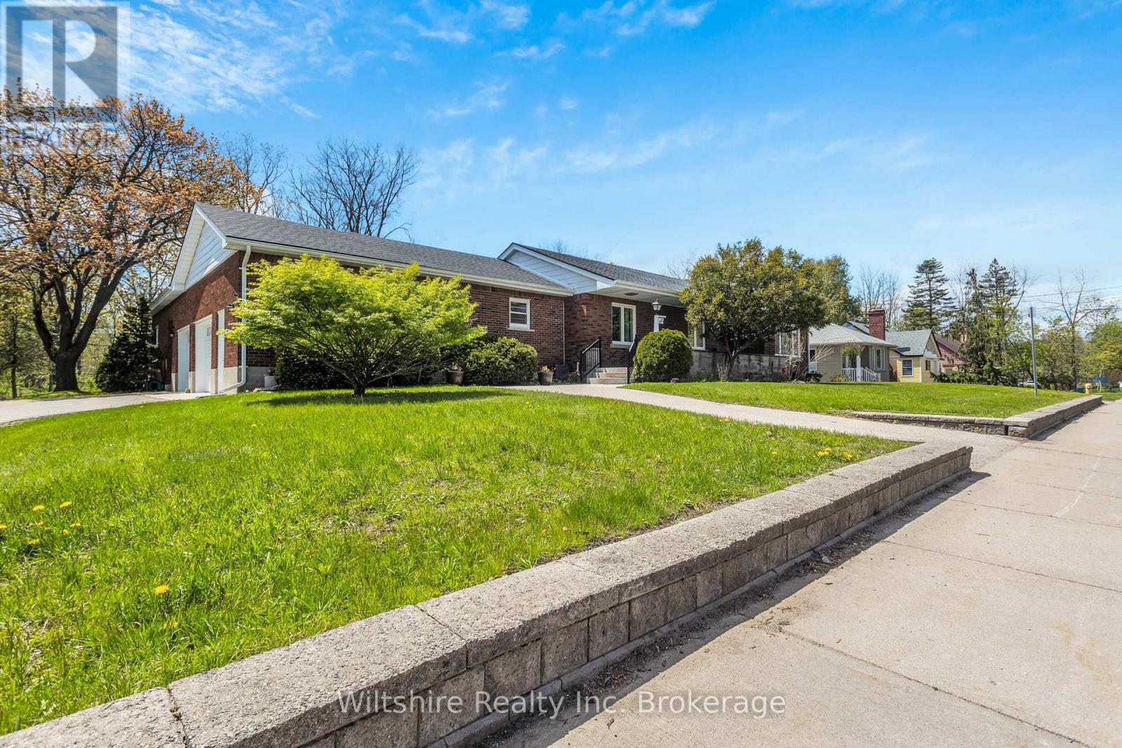 427 BROADWAY STREET, Tillsonburg, Ontario