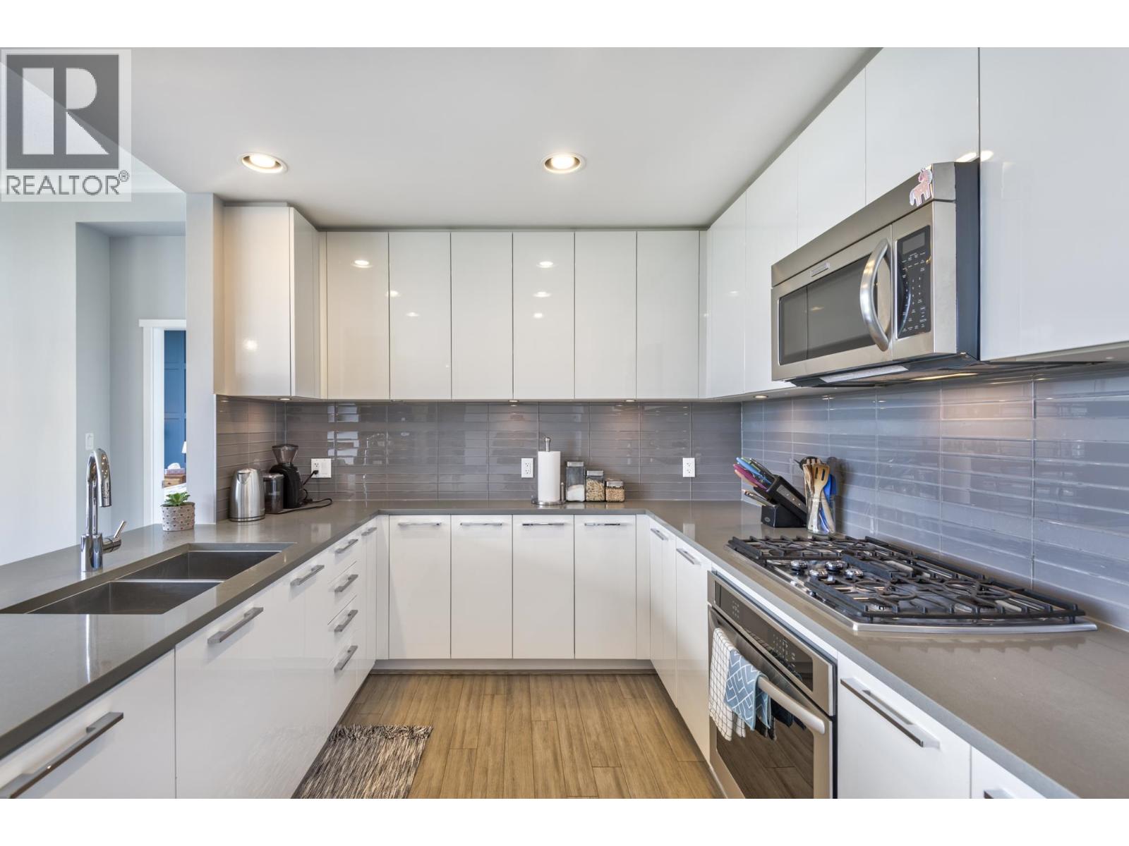3101 3102 Windsor Gate, Coquitlam, British Columbia  V3B 0J3 - Photo 14 - R3122227