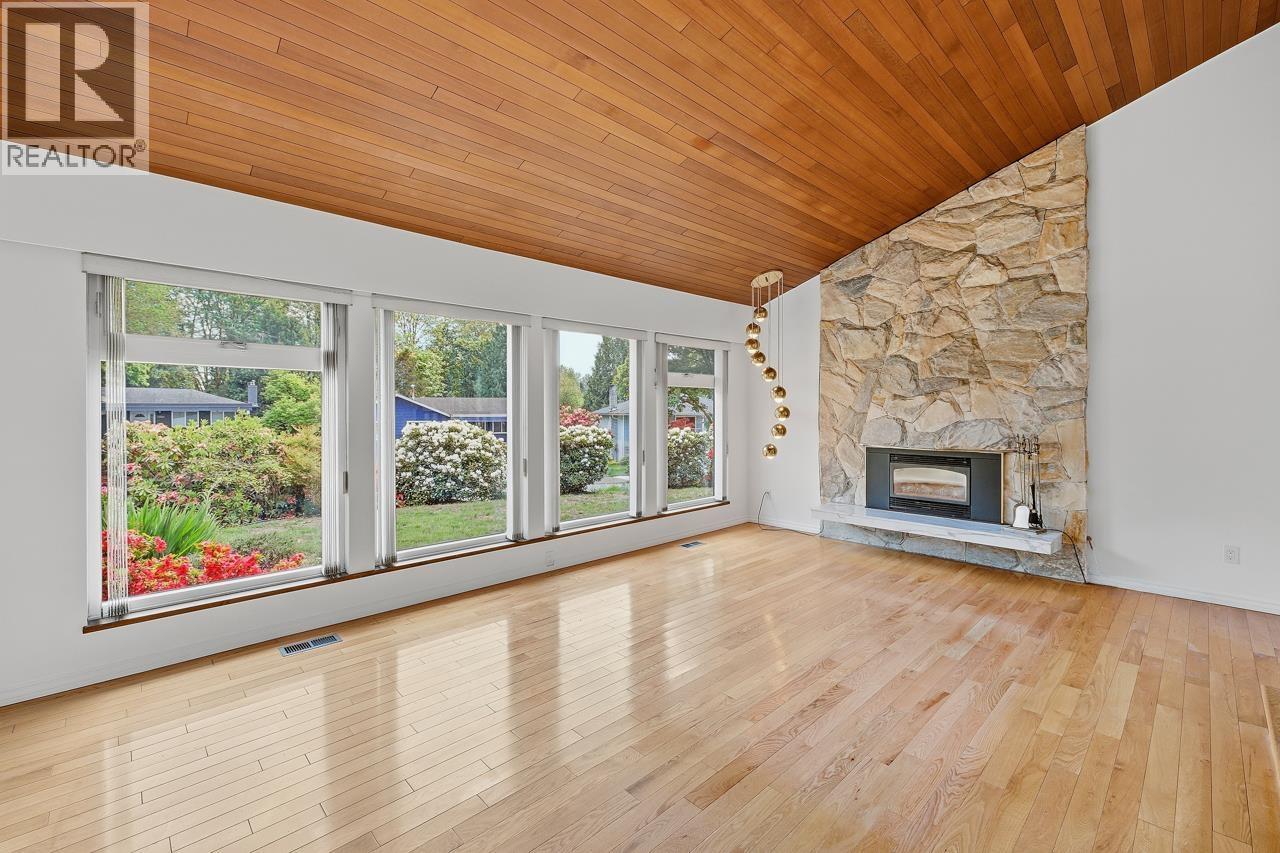 7605 Lawrence Drive, Burnaby, British Columbia  V5A 3M6 - Photo 5 - R3122221