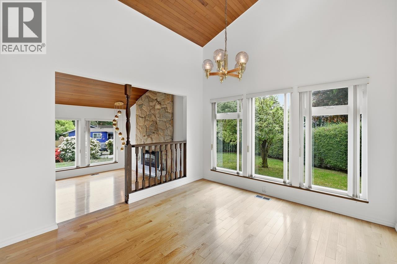 7605 Lawrence Drive, Burnaby, British Columbia  V5A 3M6 - Photo 9 - R3122221