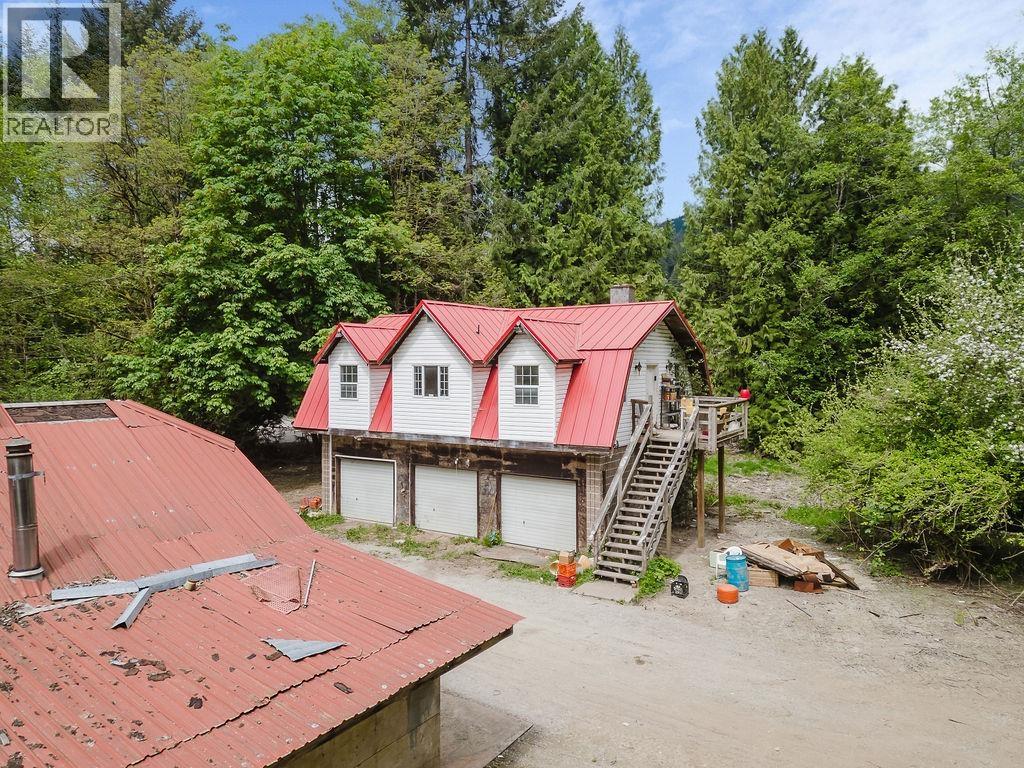 1575 Burton Road, Gibsons, British Columbia  V0N 1V2 - Photo 12 - R3122230