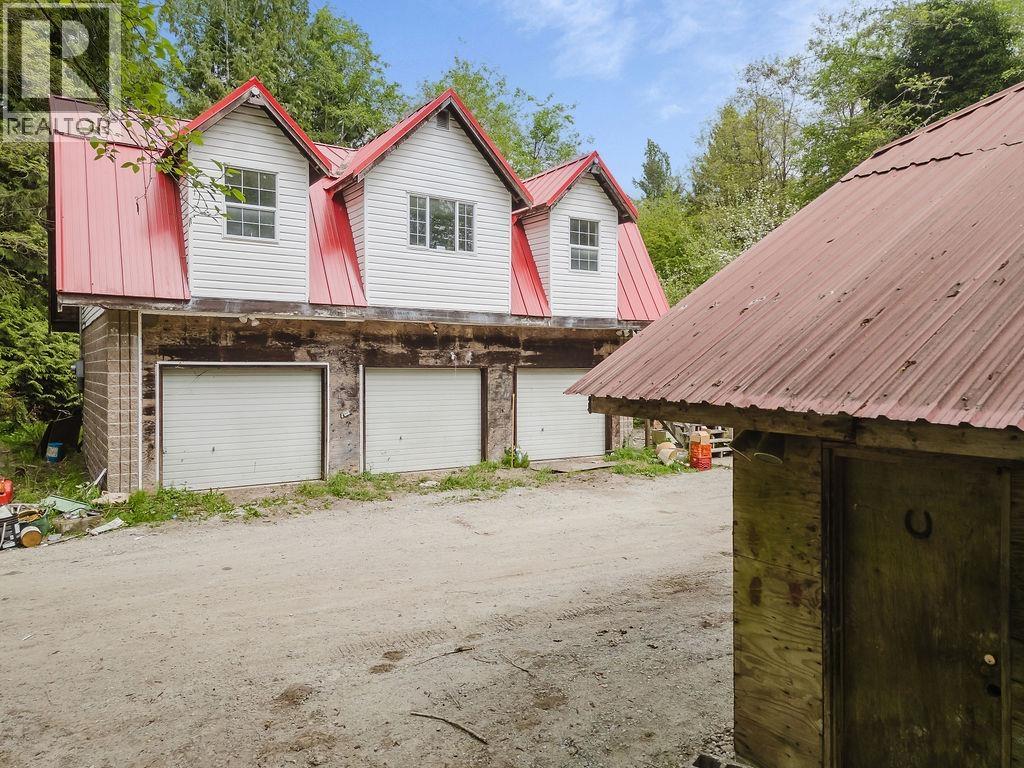 1575 Burton Road, Gibsons, British Columbia  V0N 1V2 - Photo 6 - R3122230