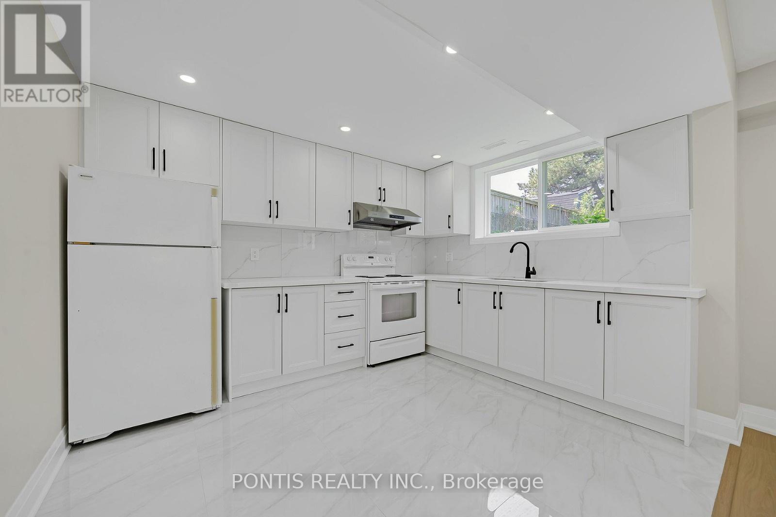110 Michael Boulevard, Whitby, Ontario L1N 5V9 - Photo 4 - E13102616