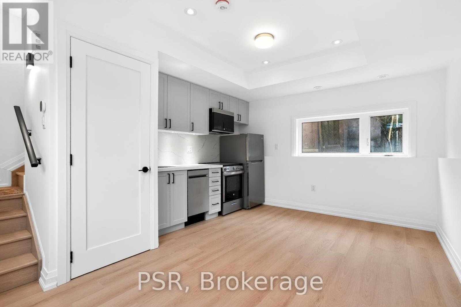 E - 218 Aileen Avenue, Toronto, Ontario  M6M 1G4 - Photo 13 - W13113720