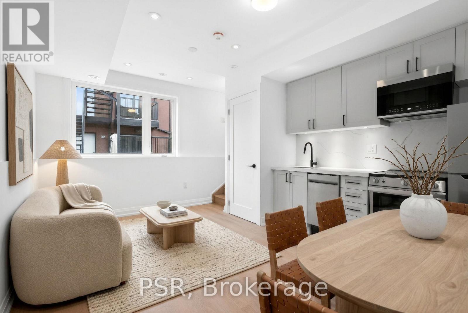 E - 218 Aileen Avenue, Toronto, Ontario  M6M 1G4 - Photo 2 - W13113720