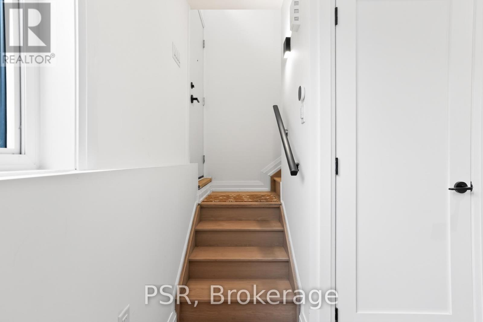 E - 218 Aileen Avenue, Toronto, Ontario  M6M 1G4 - Photo 4 - W13113720