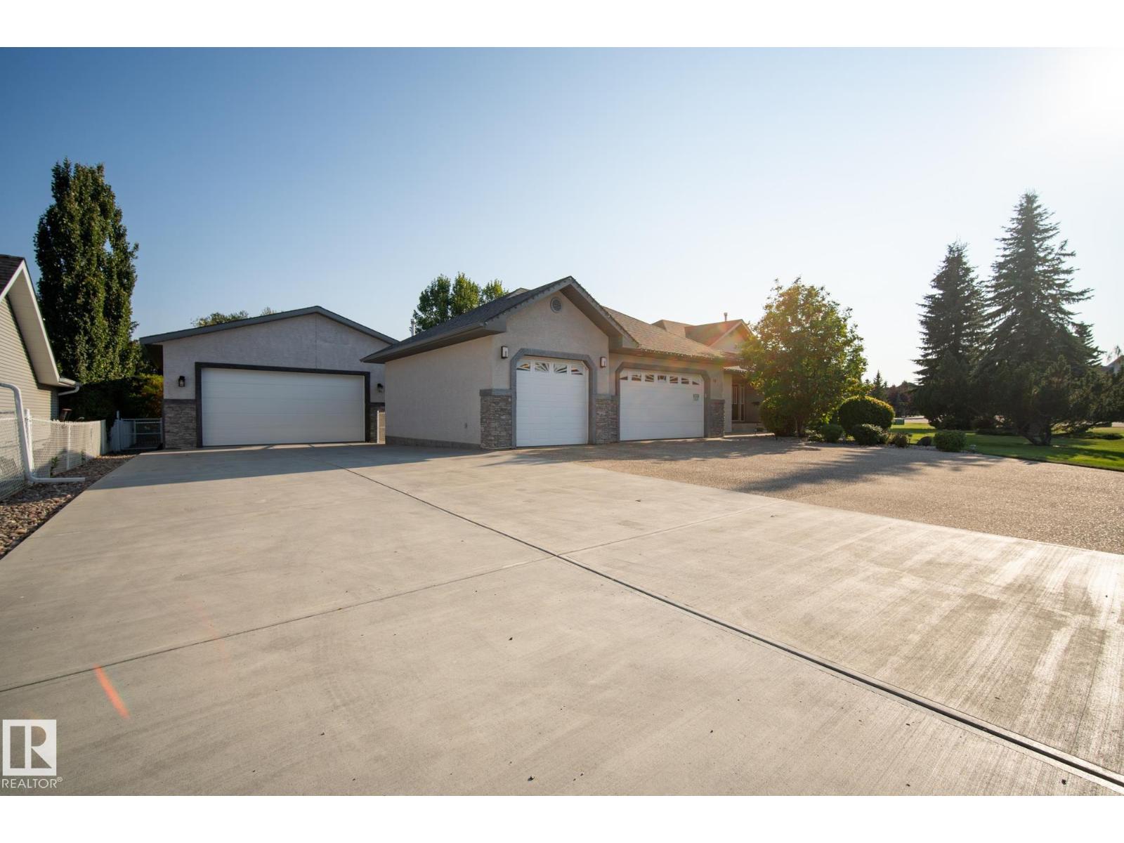 19 Country Ln, Stony Plain, Alberta  T7Z 2L1 - Photo 2 - E4476538