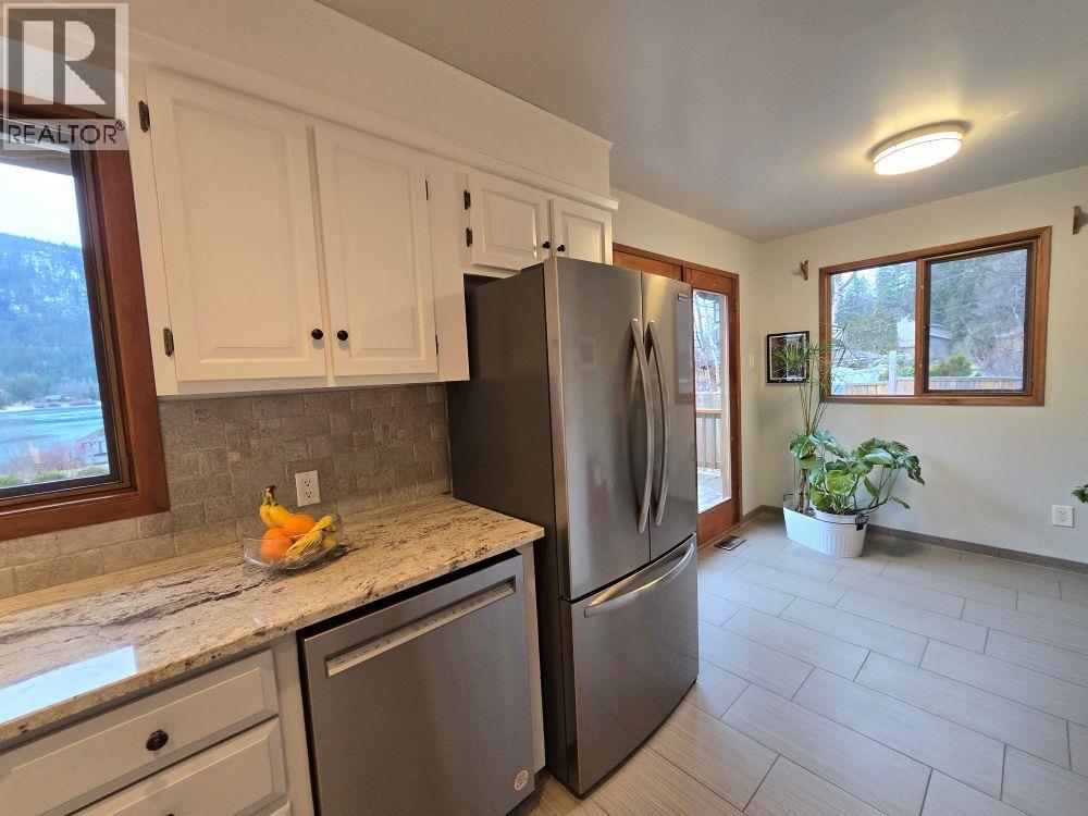 3946 Macgregor Road W, Nelson, British Columbia  V1L 6M8 - Photo 17 - 10375037