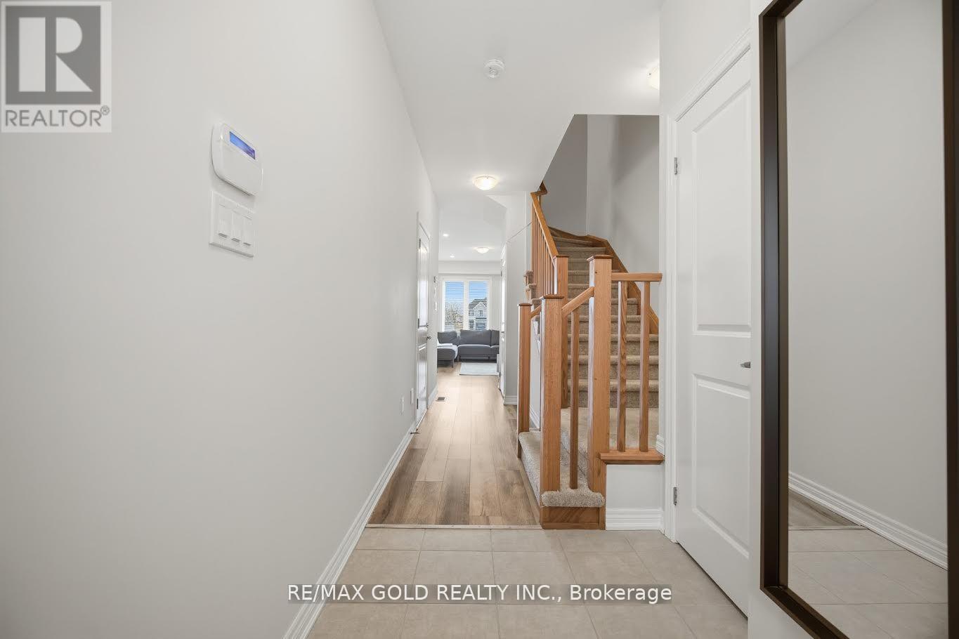 2 - 30 Mia Drive, Hamilton, Ontario  L9B 0K1 - Photo 4 - X13113758