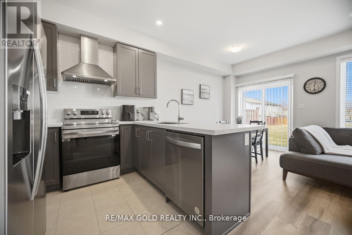 2 - 30 Mia Drive, Hamilton, Ontario  L9B 0K1 - Photo 8 - X13113758