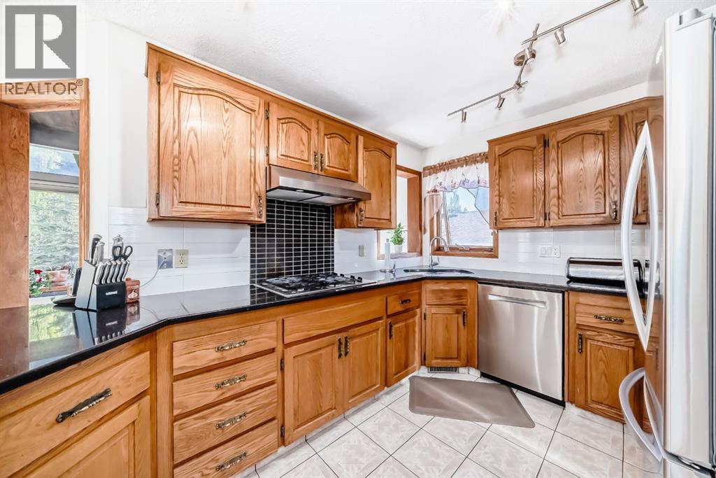 142 Edgeview Road Nw, Calgary, Alberta  T3A 4V1 - Photo 7 - A2296914