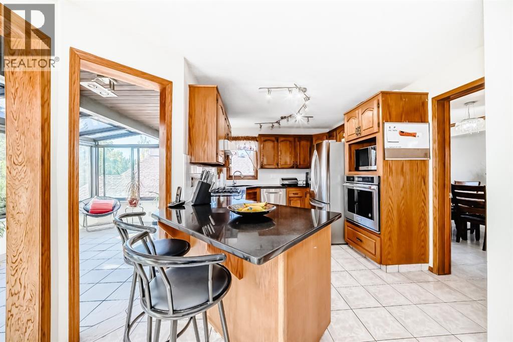142 Edgeview Road Nw, Calgary, Alberta  T3A 4V1 - Photo 5 - A2296914