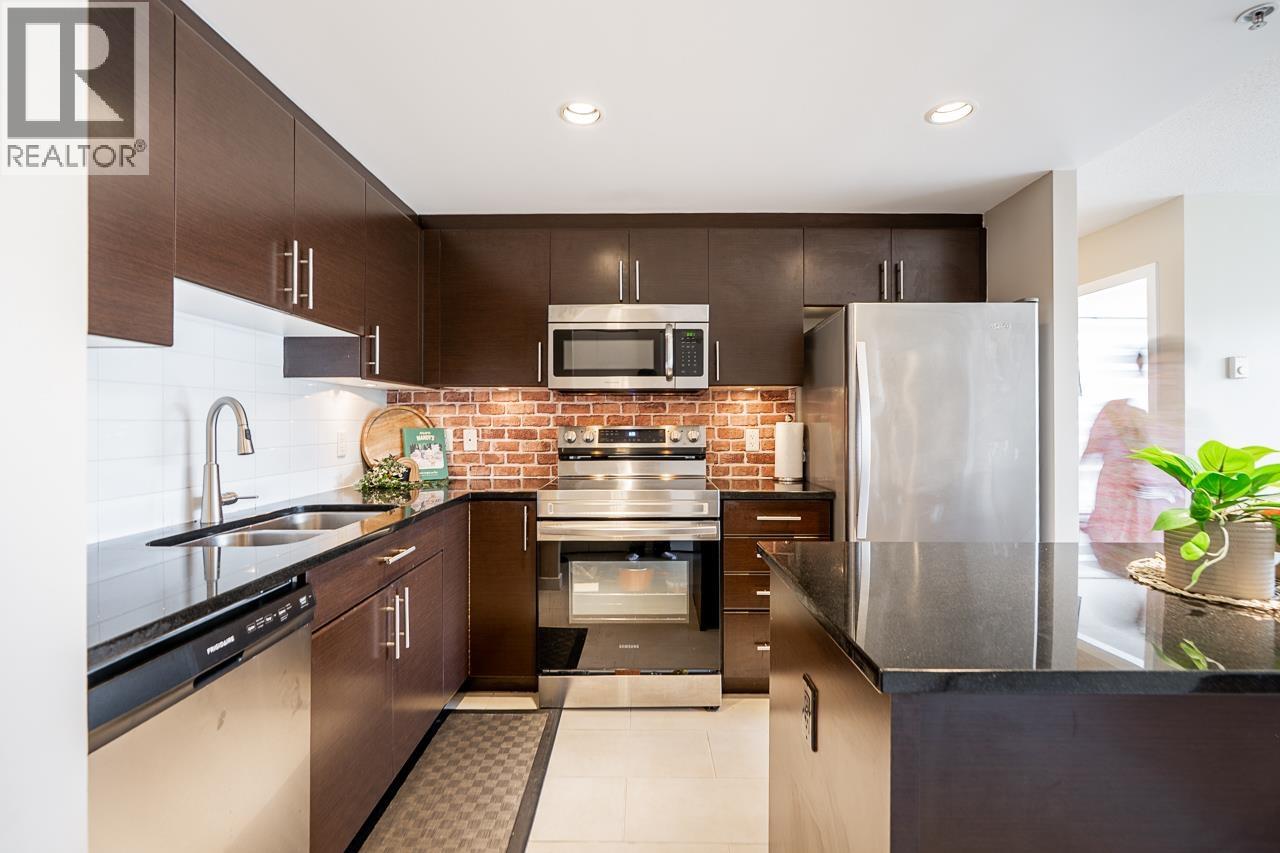 304 575 Delestre Avenue, Coquitlam, British Columbia  V3K 0A6 - Photo 2 - R3122231
